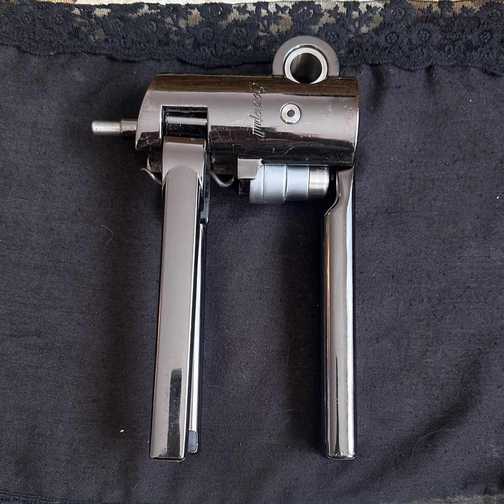 Chrome Wine Opener Sleek finish, Screwpull